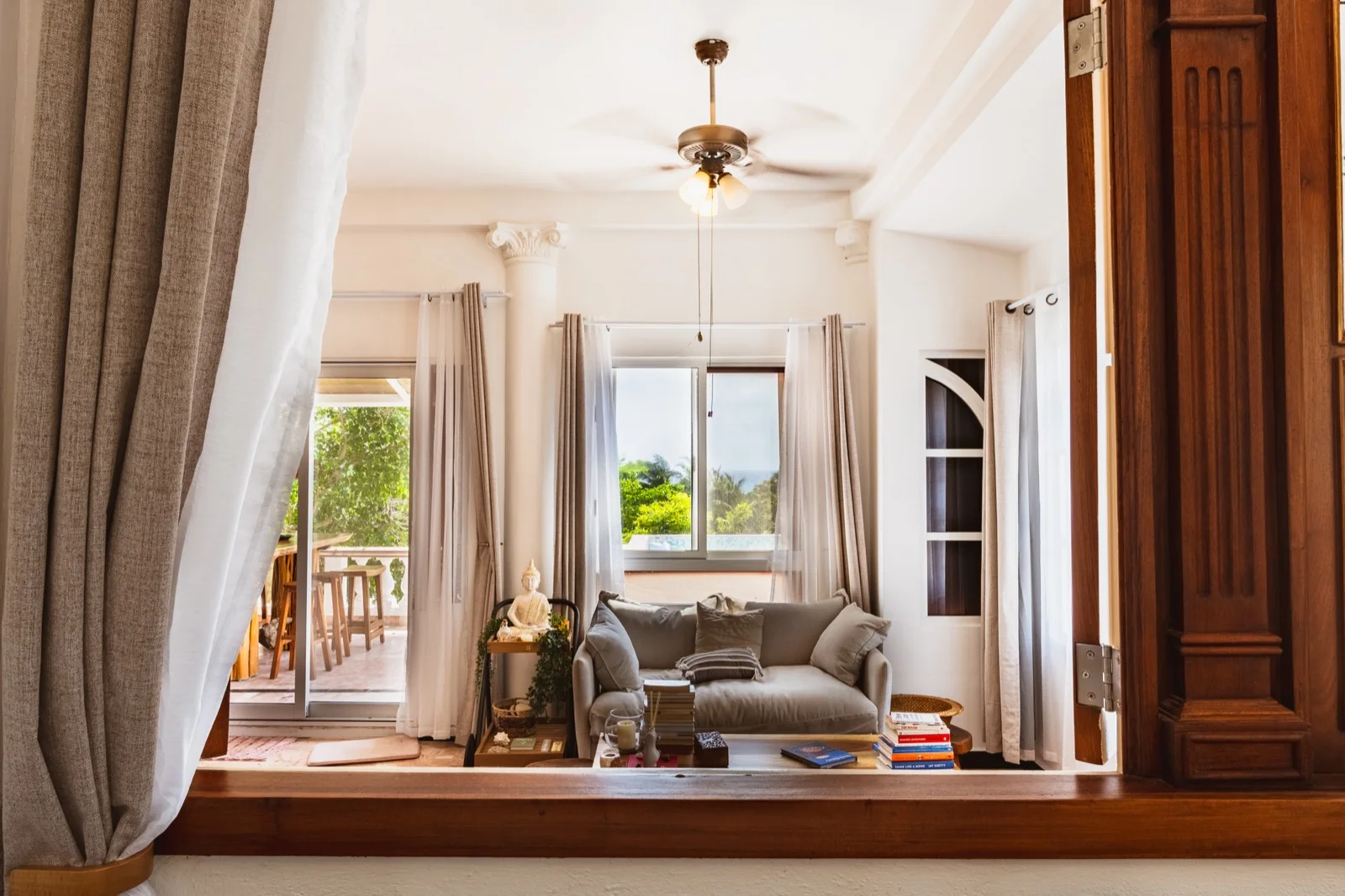 Bedroom with ocean view and terrace access